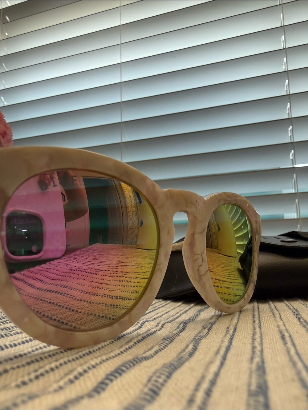 Diff eyewear Round Marble Frame Sunglasses with Pink-Gold Mirrored Lenses
